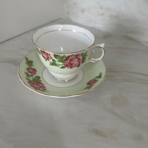 Made in England 🏴 Charming Floral Teacup and Saucer gold plate 🌟⚜️🌟⚜️🌟